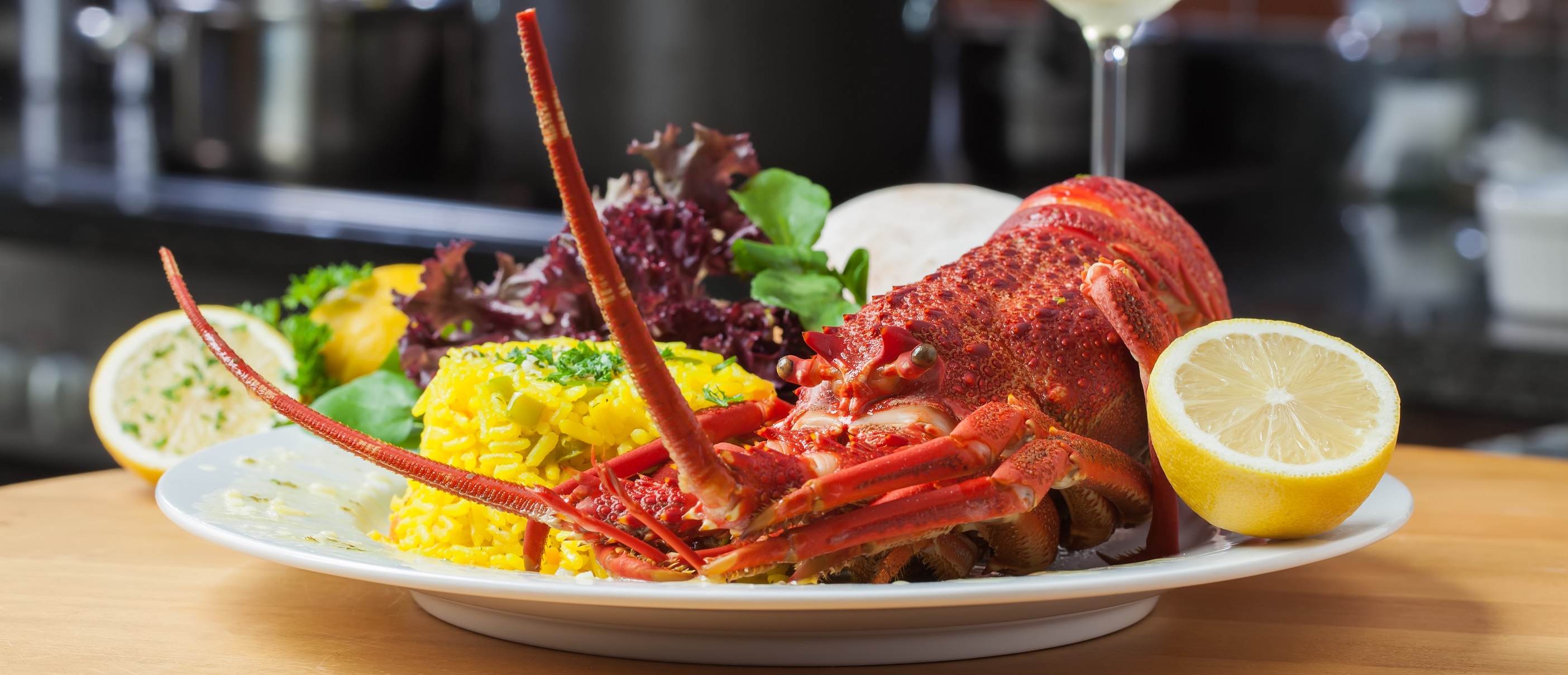 Gutshof Akademie - Knigge Hummer essen: Masterclass im Luxushotel